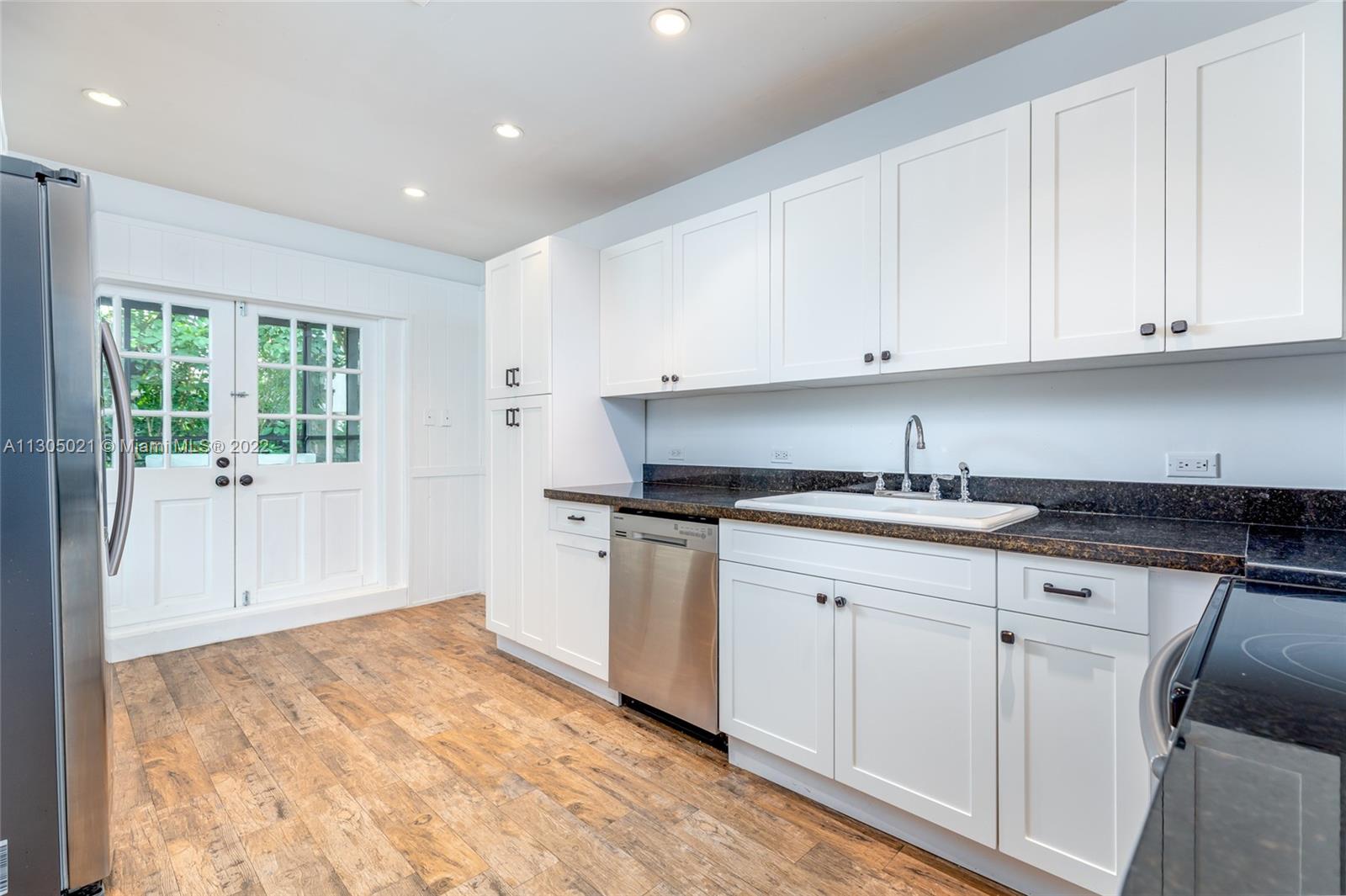 See details / 4381 sq. ft. $ 2022-11-18 0 Photo
