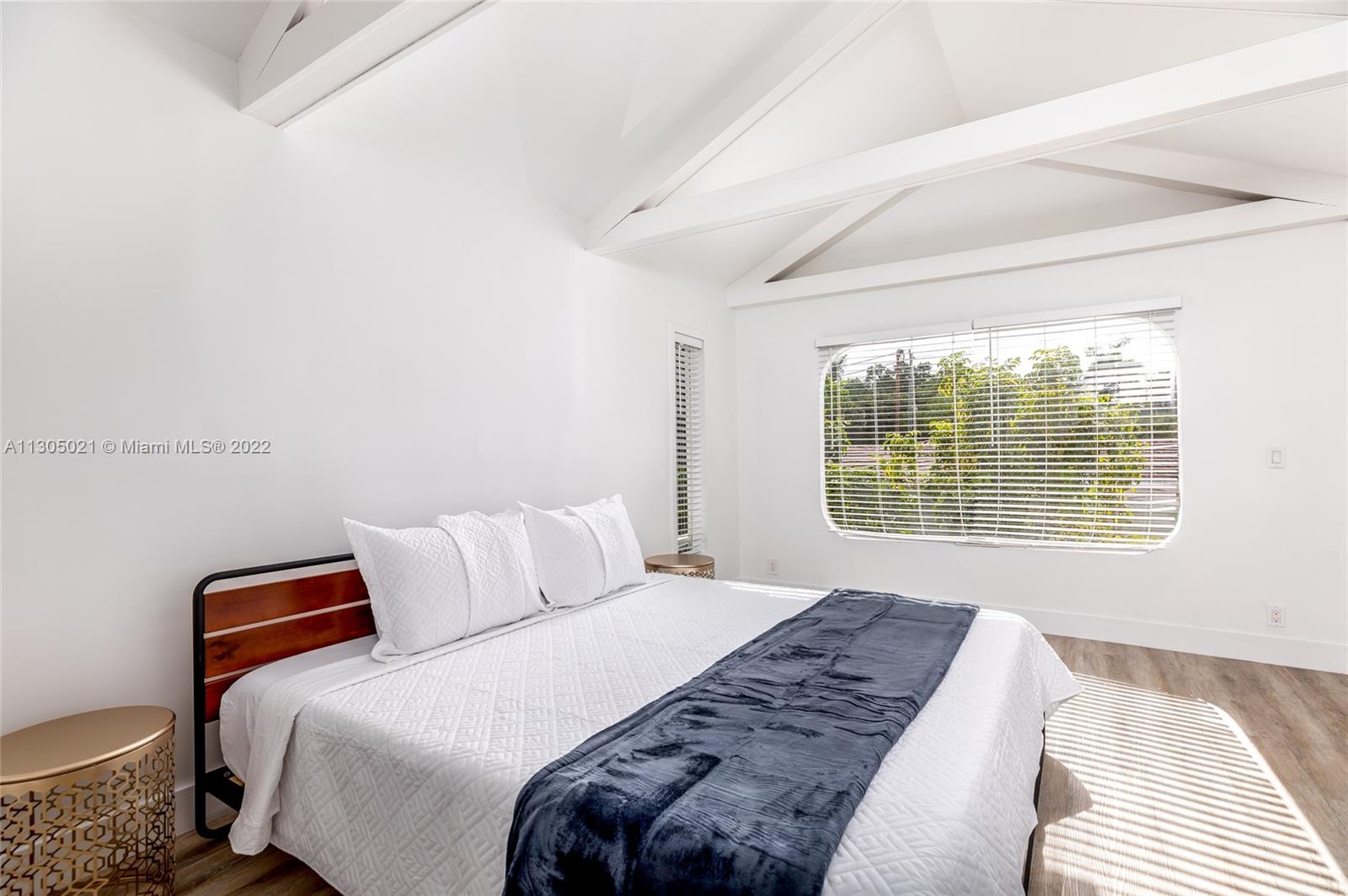 See details / 4381 sq. ft. $ 2022-11-18 0 Photo