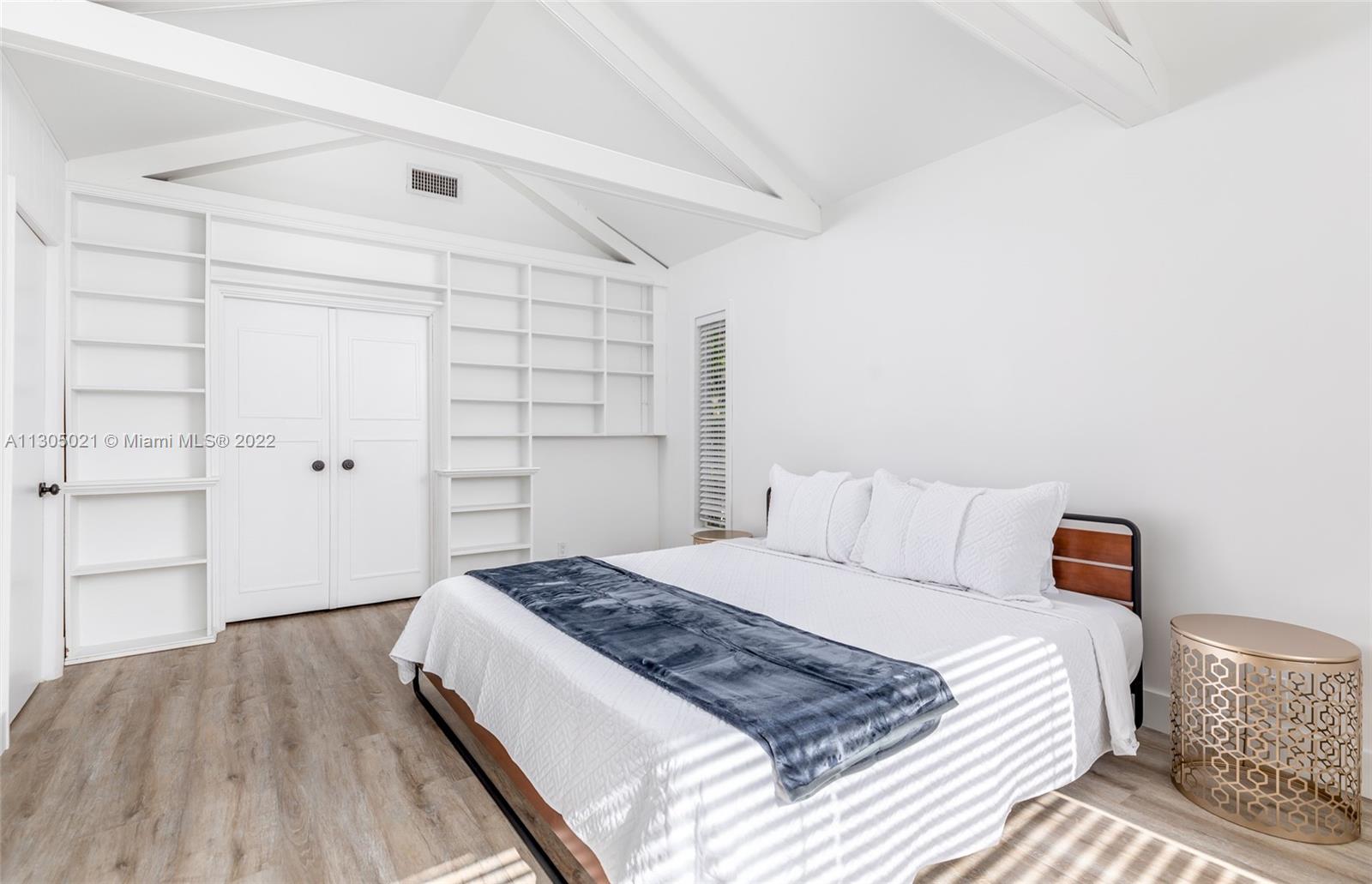 See details / 4381 sq. ft. $ 2022-11-18 0 Photo