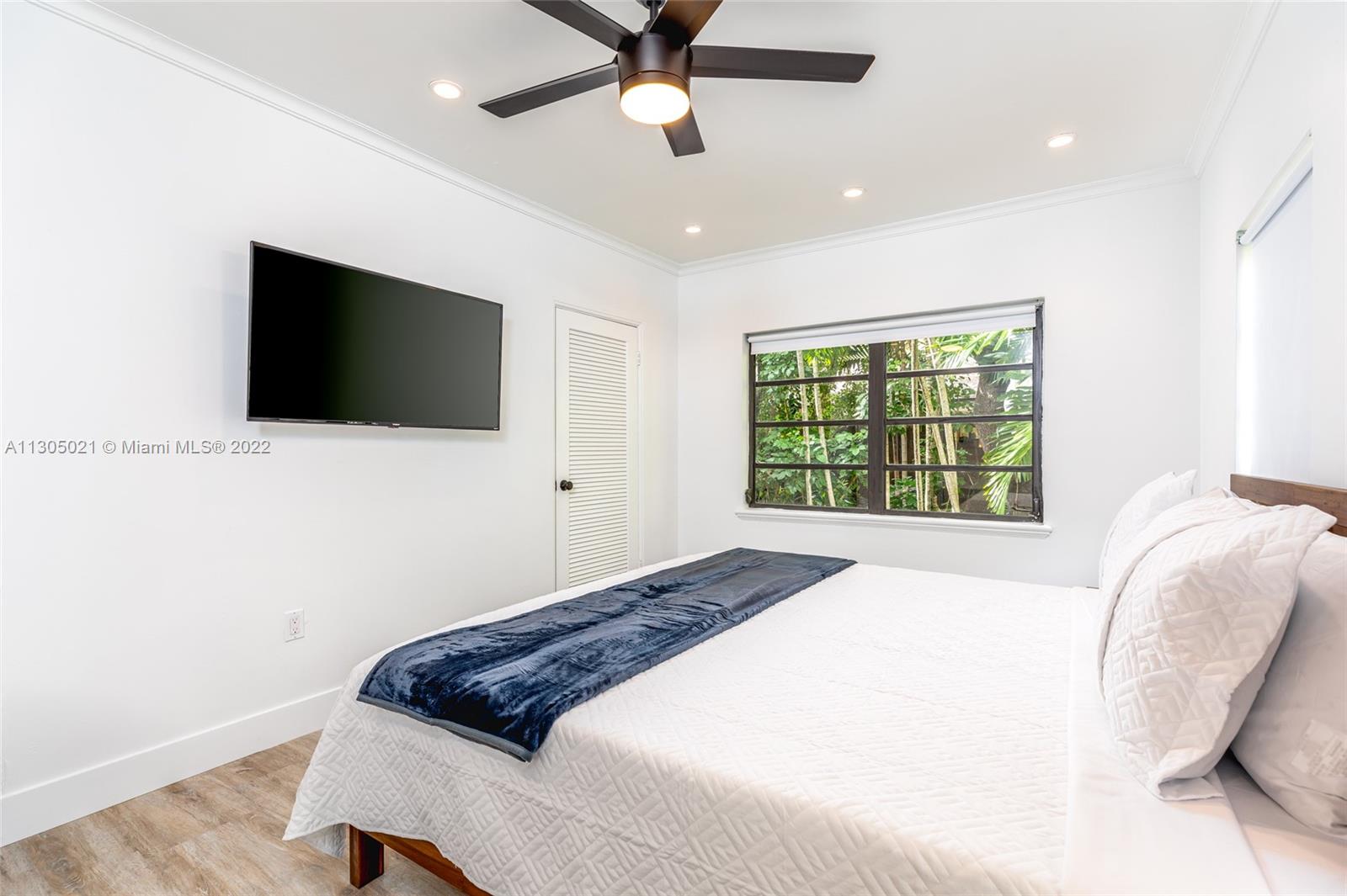 See details / 4381 sq. ft. $ 2022-11-18 0 Photo
