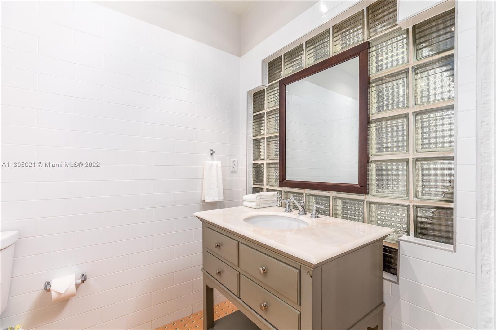 See details / 4381 sq. ft. $ 2022-11-18 0 Photo