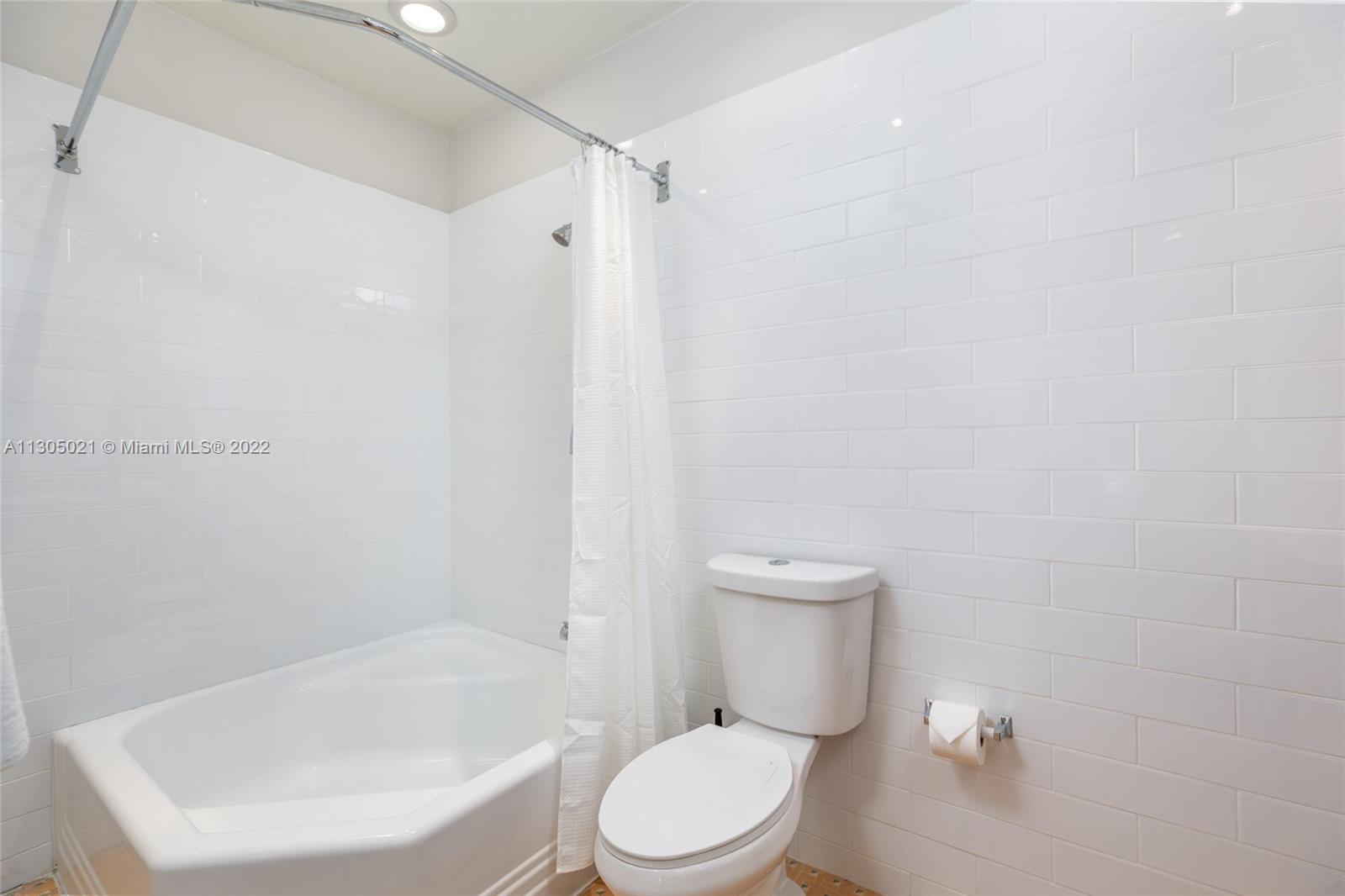 See details / 4381 sq. ft. $ 2022-11-18 0 Photo