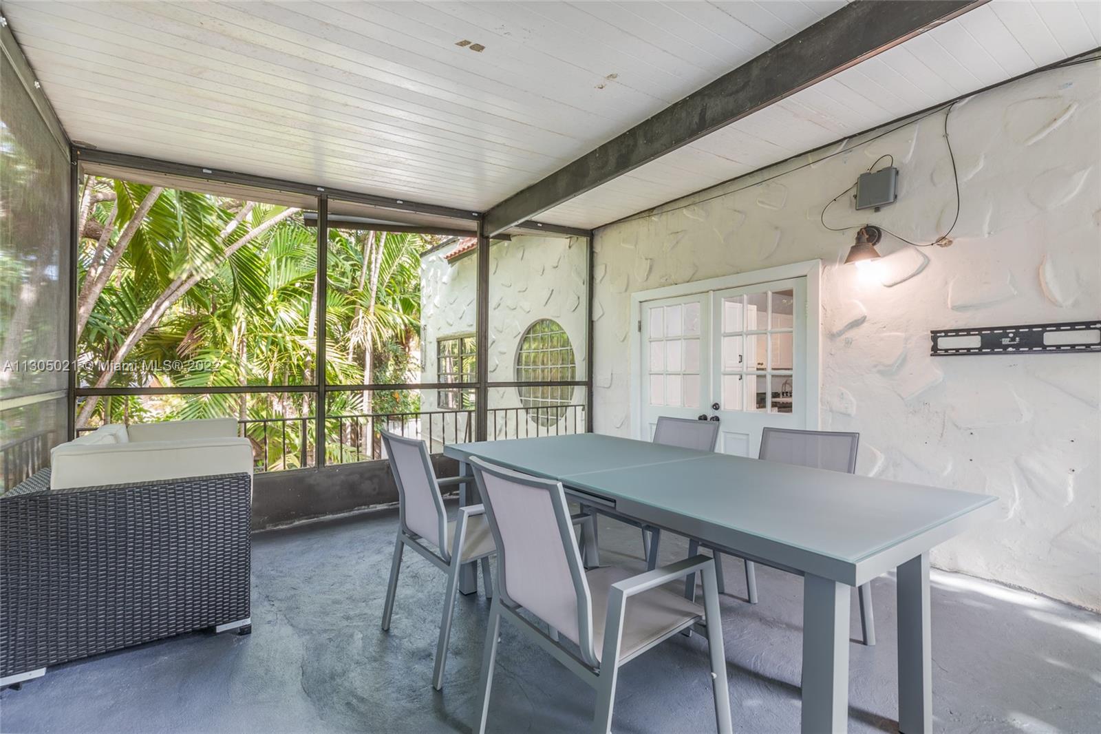 See details / 4381 sq. ft. $ 2022-11-18 0 Photo