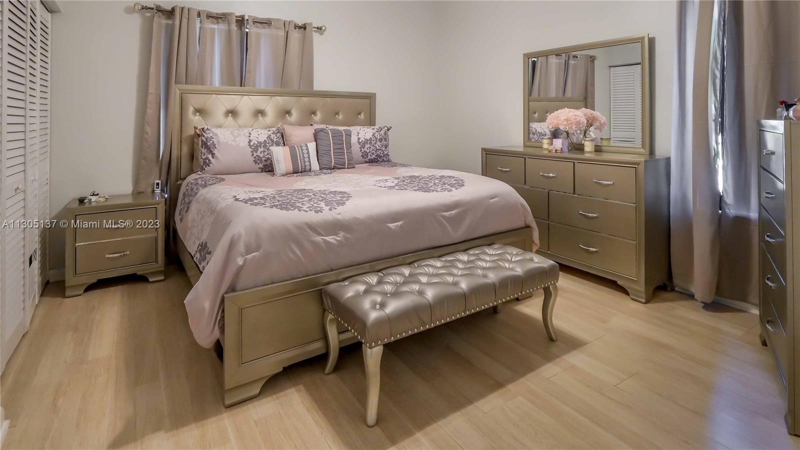 See details / 3080 sq. ft. $ 2022-11-18 0 Photo