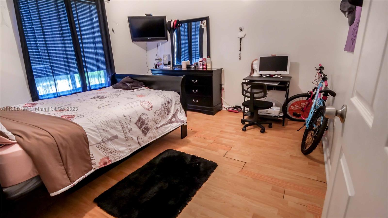 See details / 3080 sq. ft. $ 2022-11-18 0 Photo
