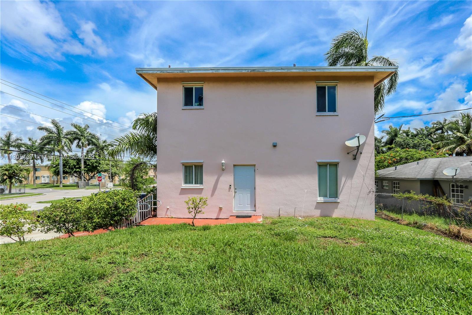 See details / 3080 sq. ft. $ 2022-11-18 0 Photo