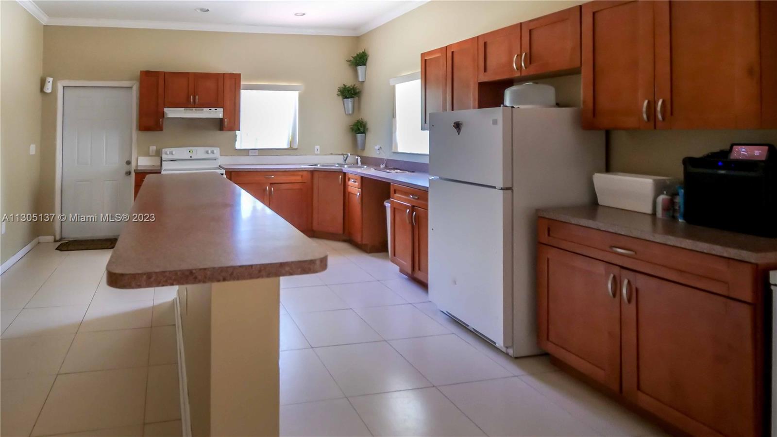 See details / 3080 sq. ft. $ 2022-11-18 0 Photo