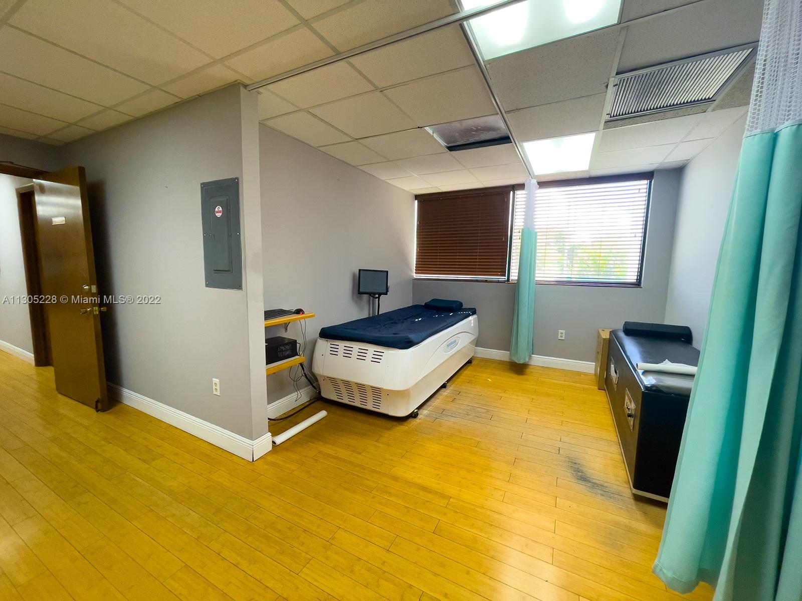See details / sq. ft. $ 2022-11-18 0 Photo
