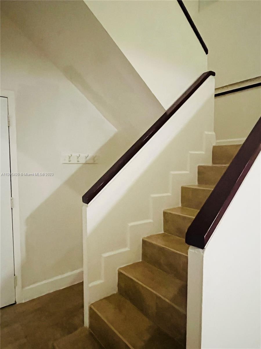 See details / 2950 sq. ft. $ 2022-12-06 0 Photo