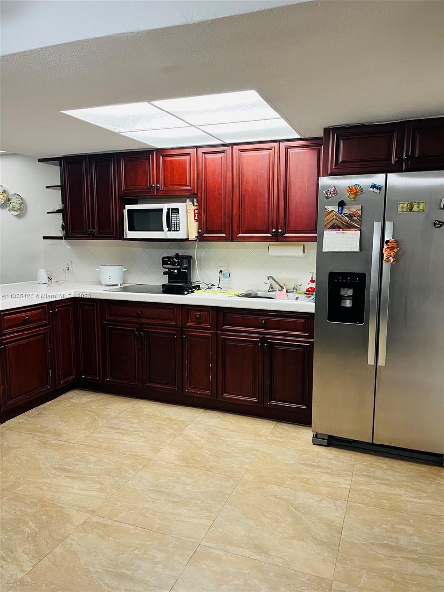 See details / 2950 sq. ft. $ 2022-12-06 0 Photo