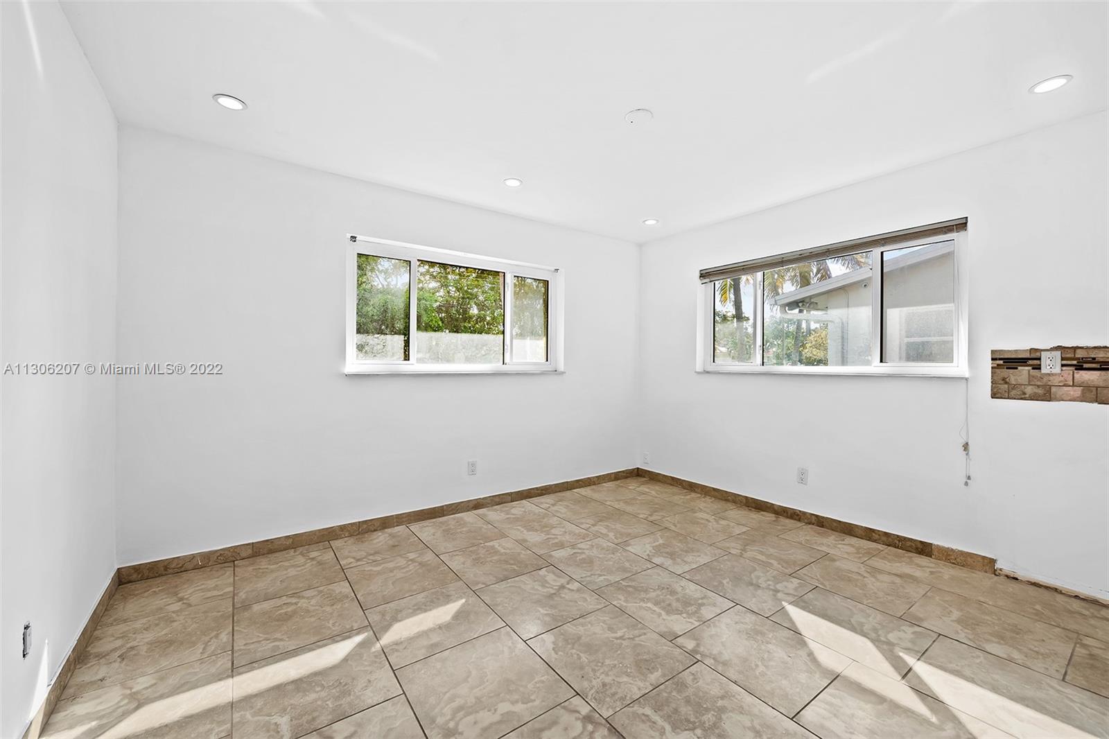 See details / 2594 sq. ft. $ 2022-12-05 0 Photo