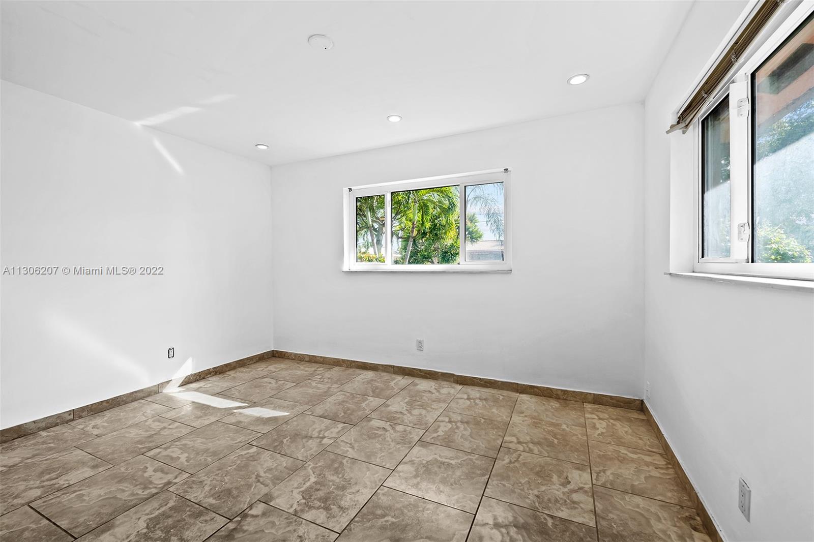 See details / 2594 sq. ft. $ 2022-12-05 0 Photo