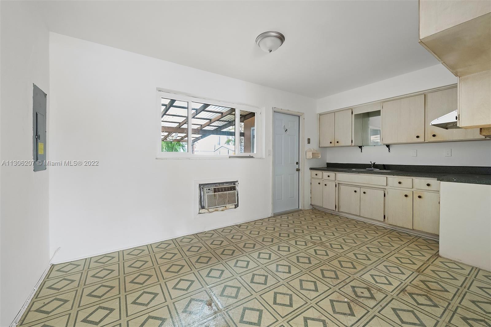 See details / 2594 sq. ft. $ 2022-12-05 0 Photo