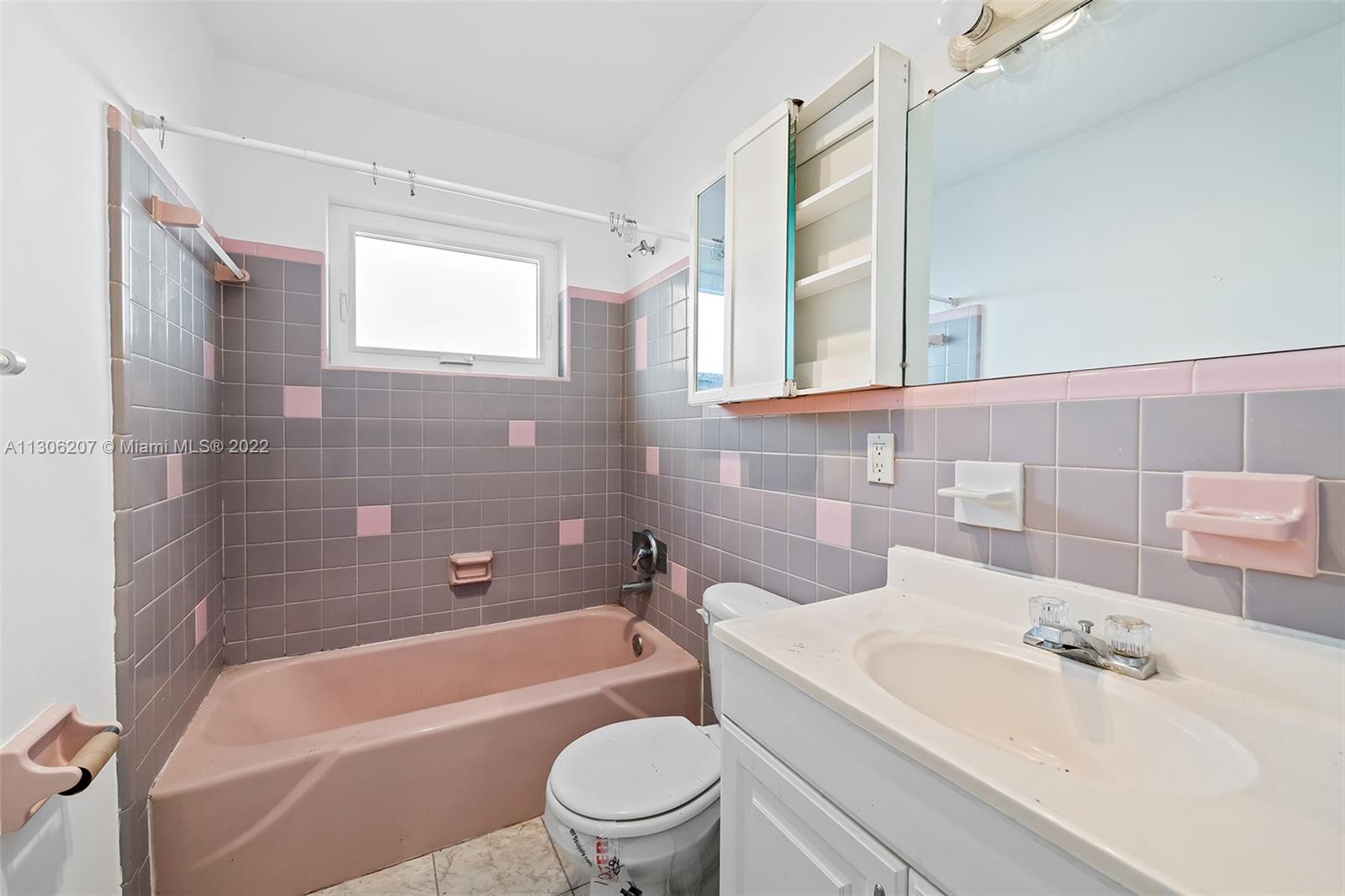 See details / 2594 sq. ft. $ 2022-12-05 0 Photo