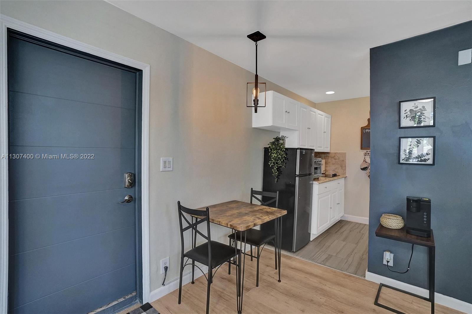See details / sq. ft. $ 2022-11-25 0 Photo