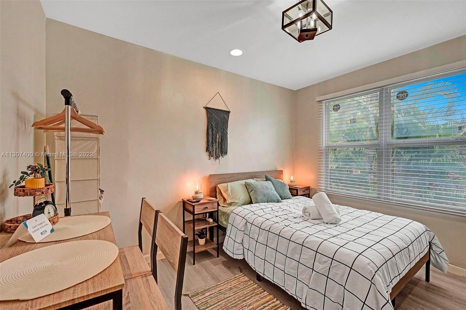 See details / sq. ft. $ 2022-11-25 0 Photo