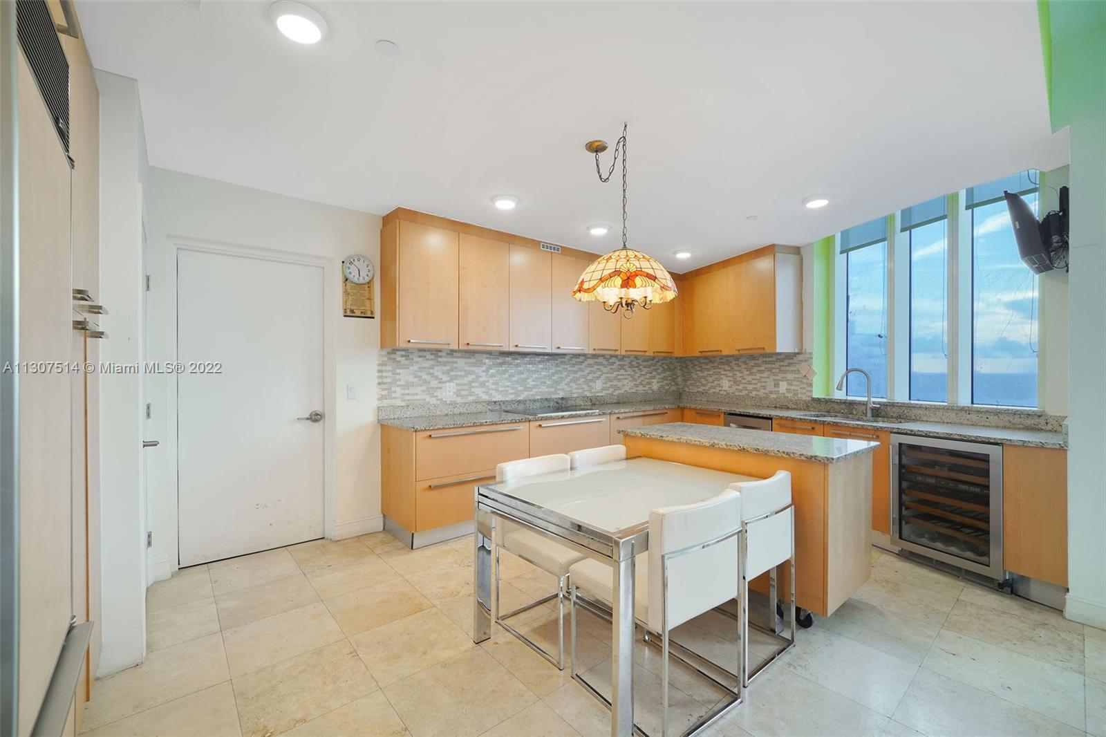 See details 1104 3 / 4 2327 sq. ft. $ 2022-11-25 0 Photo