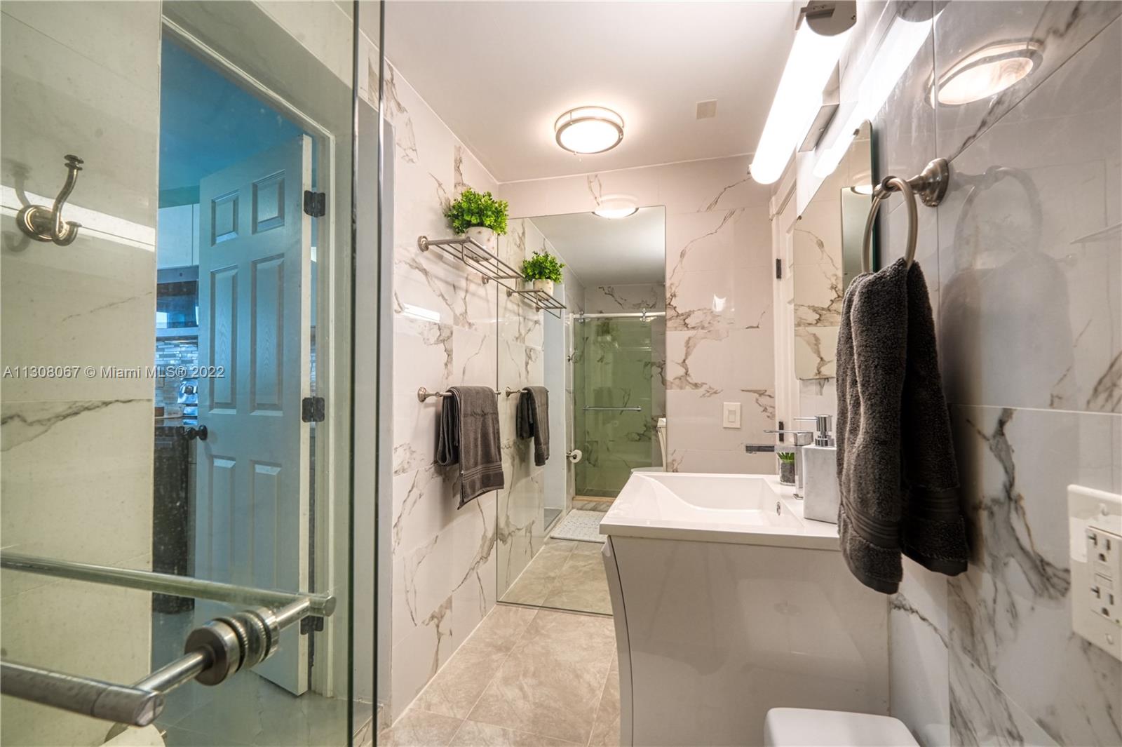 See details / 2017 sq. ft. $ 2022-11-28 0 Photo