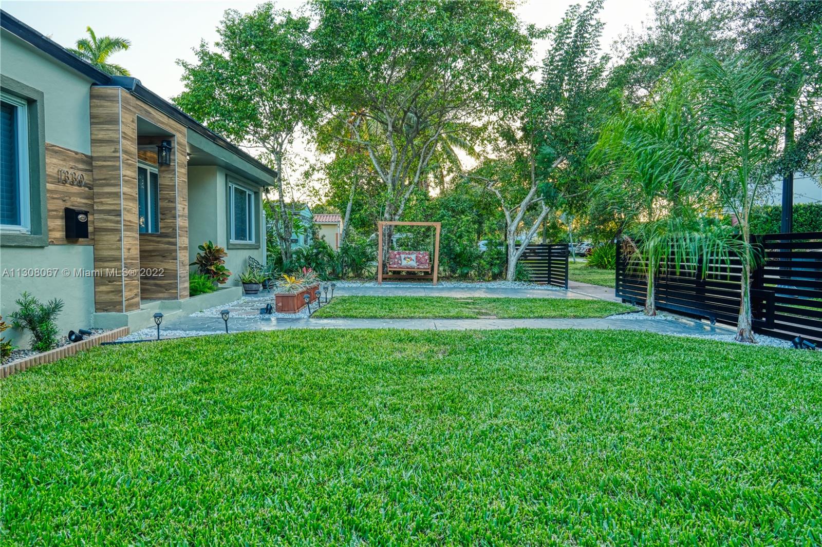 See details / 2017 sq. ft. $ 2022-11-28 0 Photo