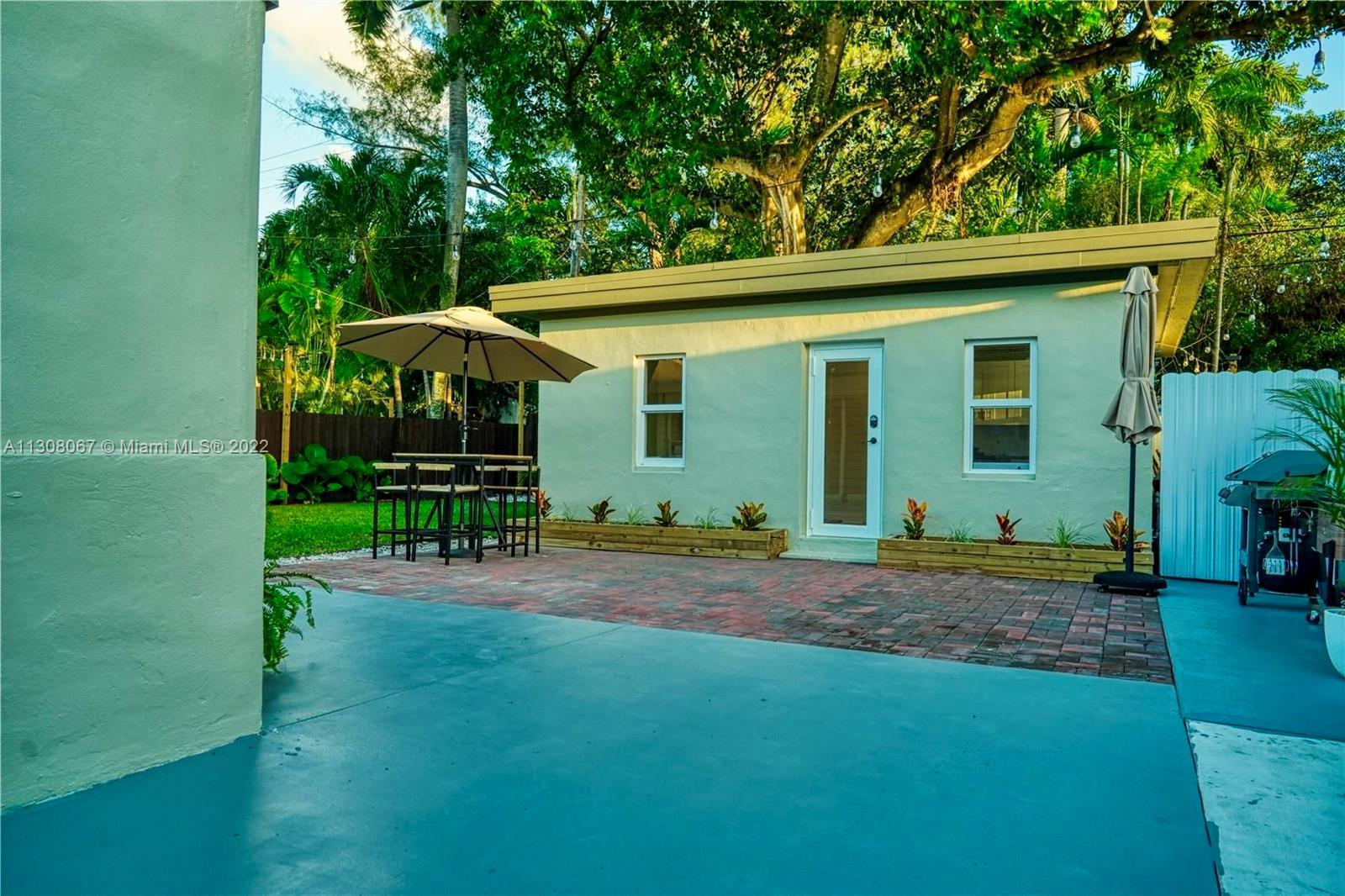 See details / 2017 sq. ft. $ 2022-11-28 0 Photo