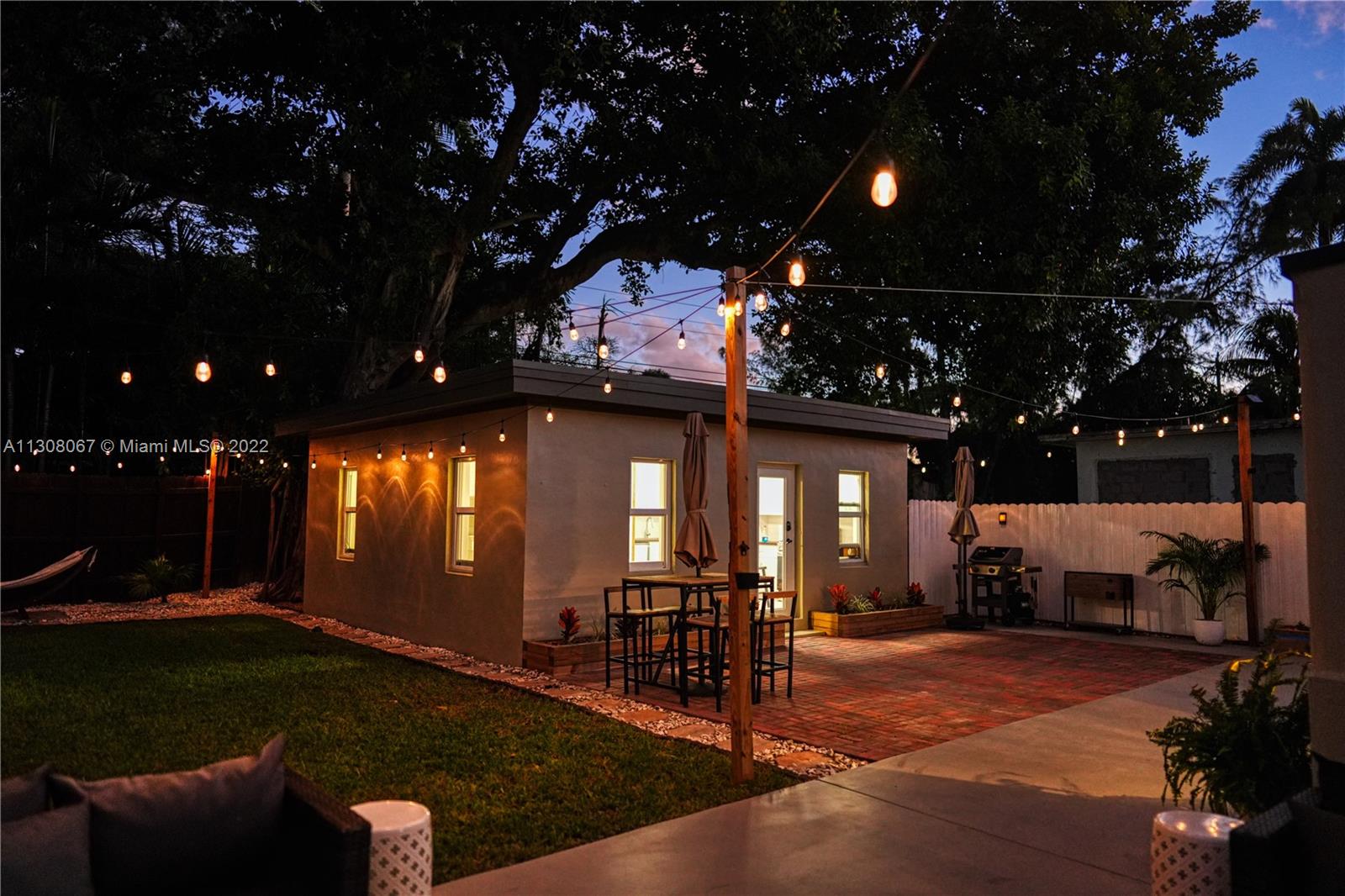 See details / 2017 sq. ft. $ 2022-11-28 0 Photo