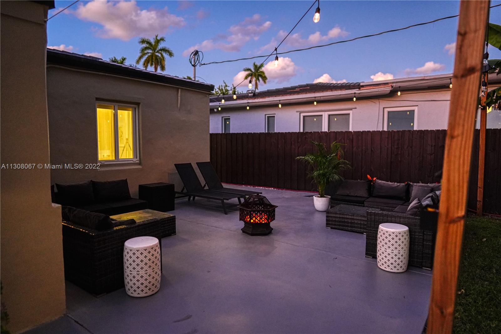 See details / 2017 sq. ft. $ 2022-11-28 0 Photo