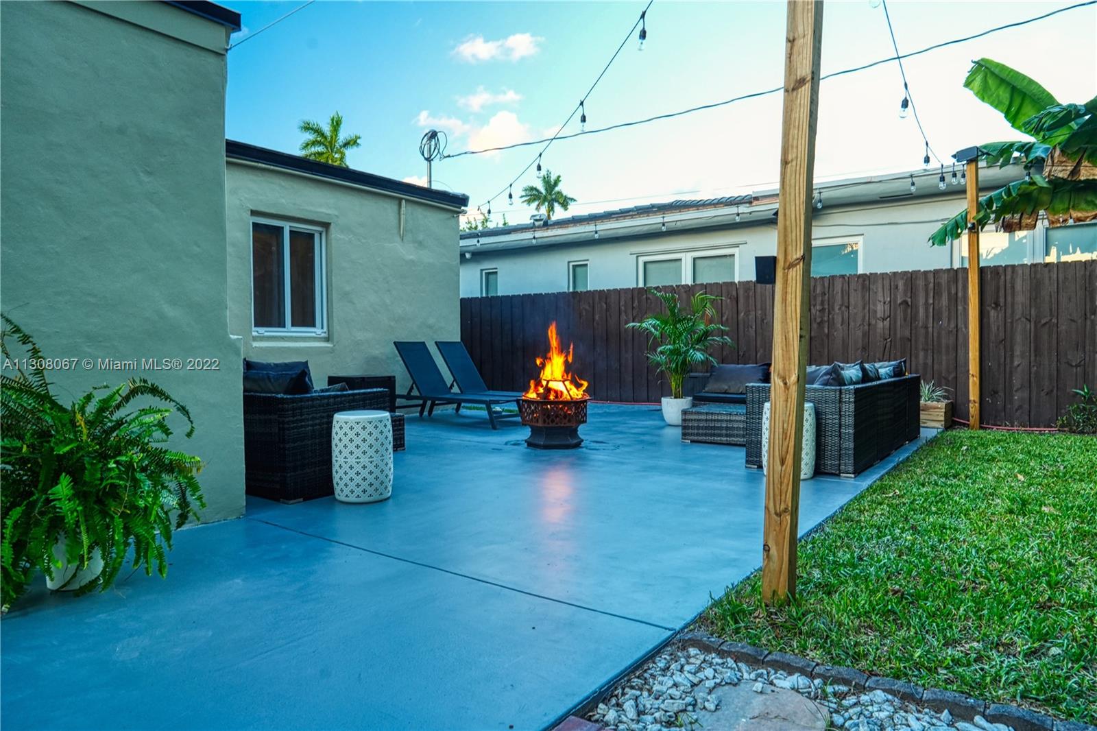 See details / 2017 sq. ft. $ 2022-11-28 0 Photo
