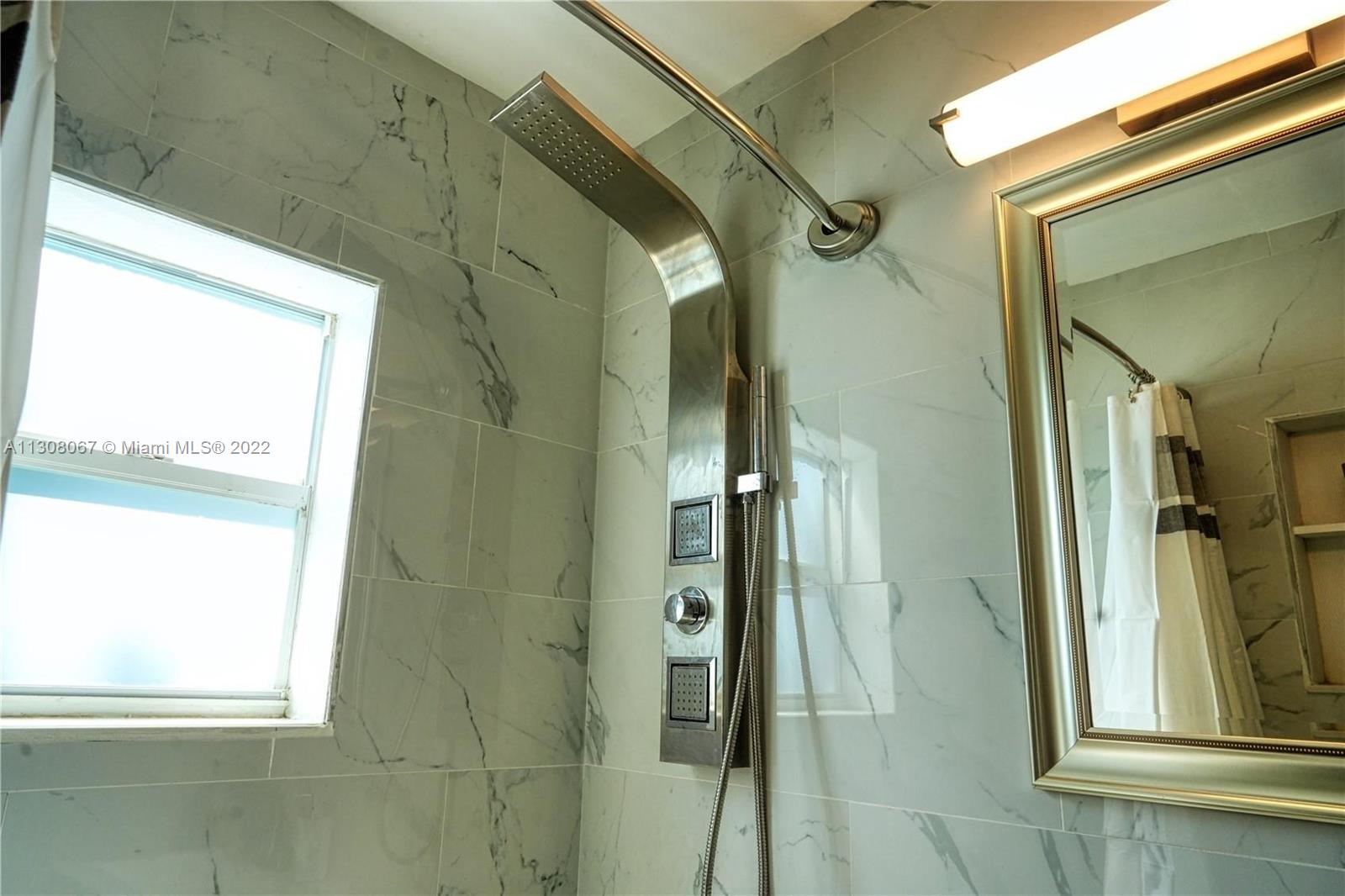 See details / 2017 sq. ft. $ 2022-11-28 0 Photo