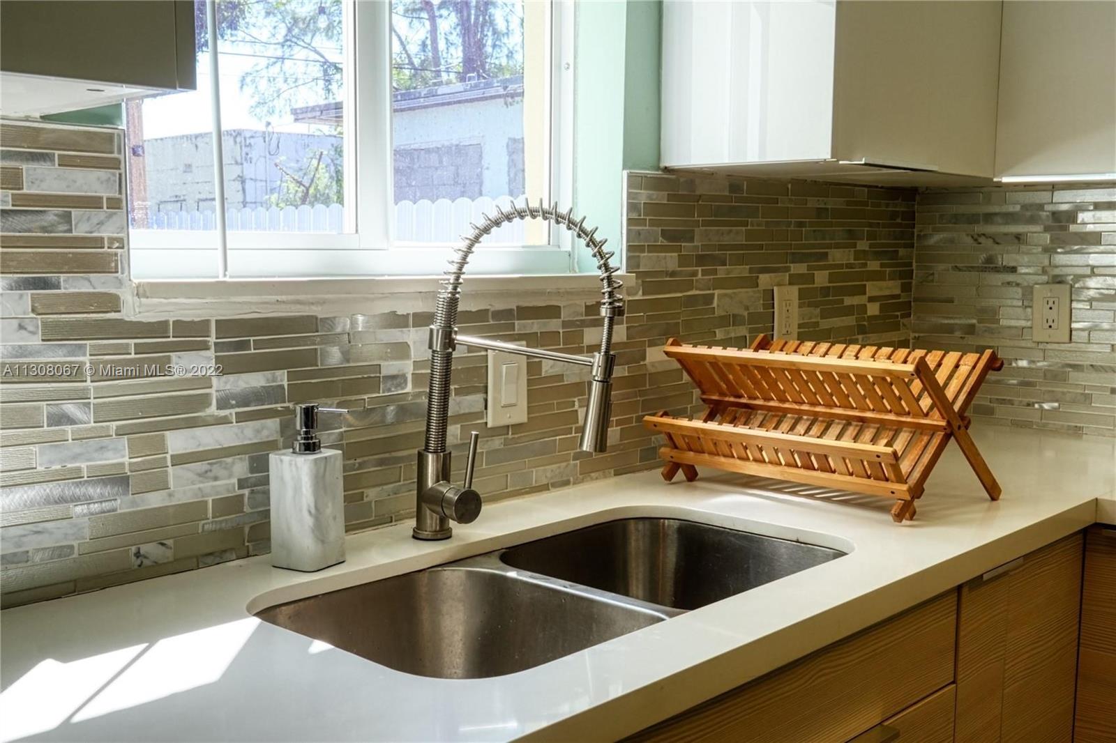 See details / 2017 sq. ft. $ 2022-11-28 0 Photo