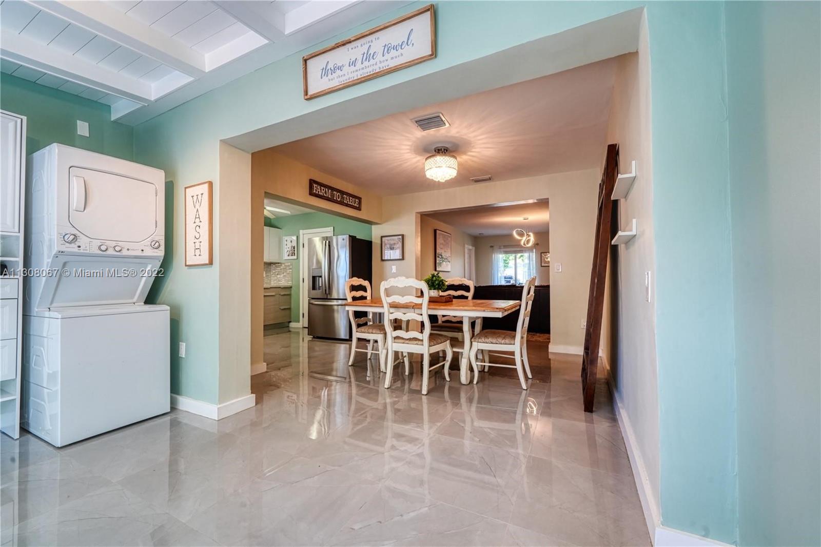 See details / 2017 sq. ft. $ 2022-11-28 0 Photo