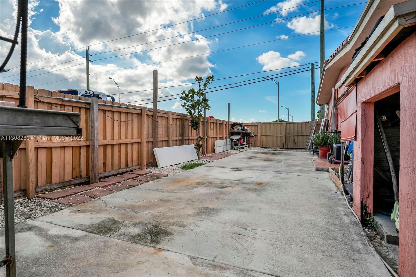 See details / 1920 sq. ft. $ 2023-01-21 0 Photo
