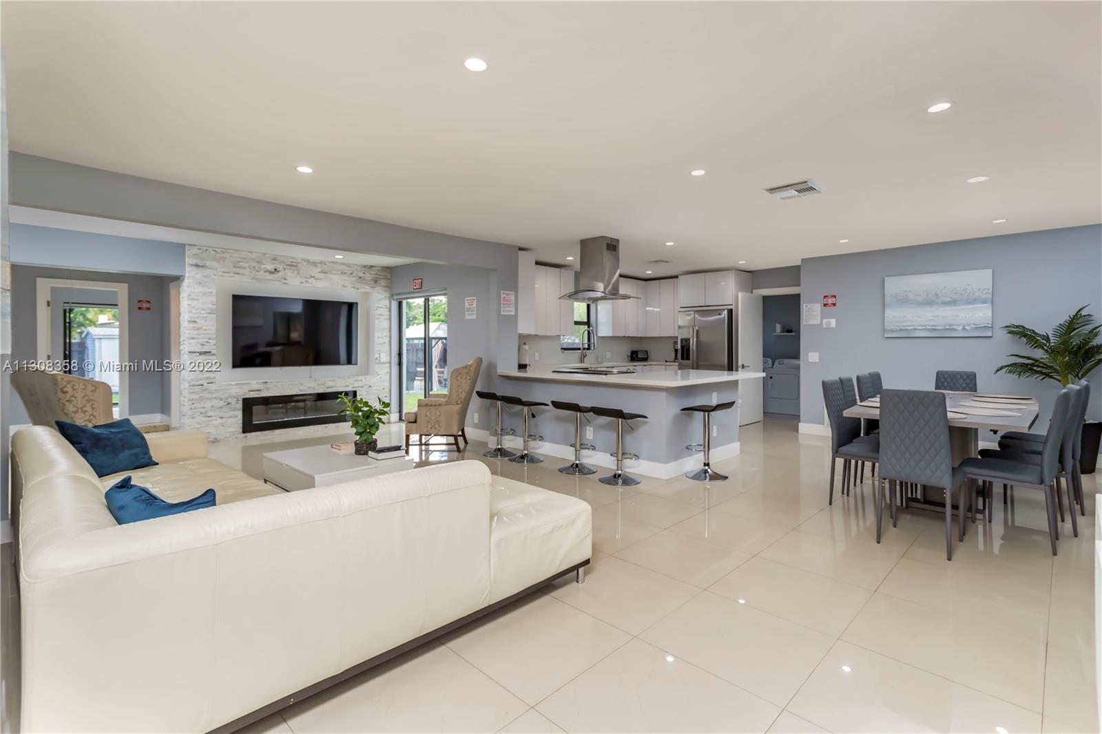 See details / 3099 sq. ft. $ 2022-12-12 0 Photo