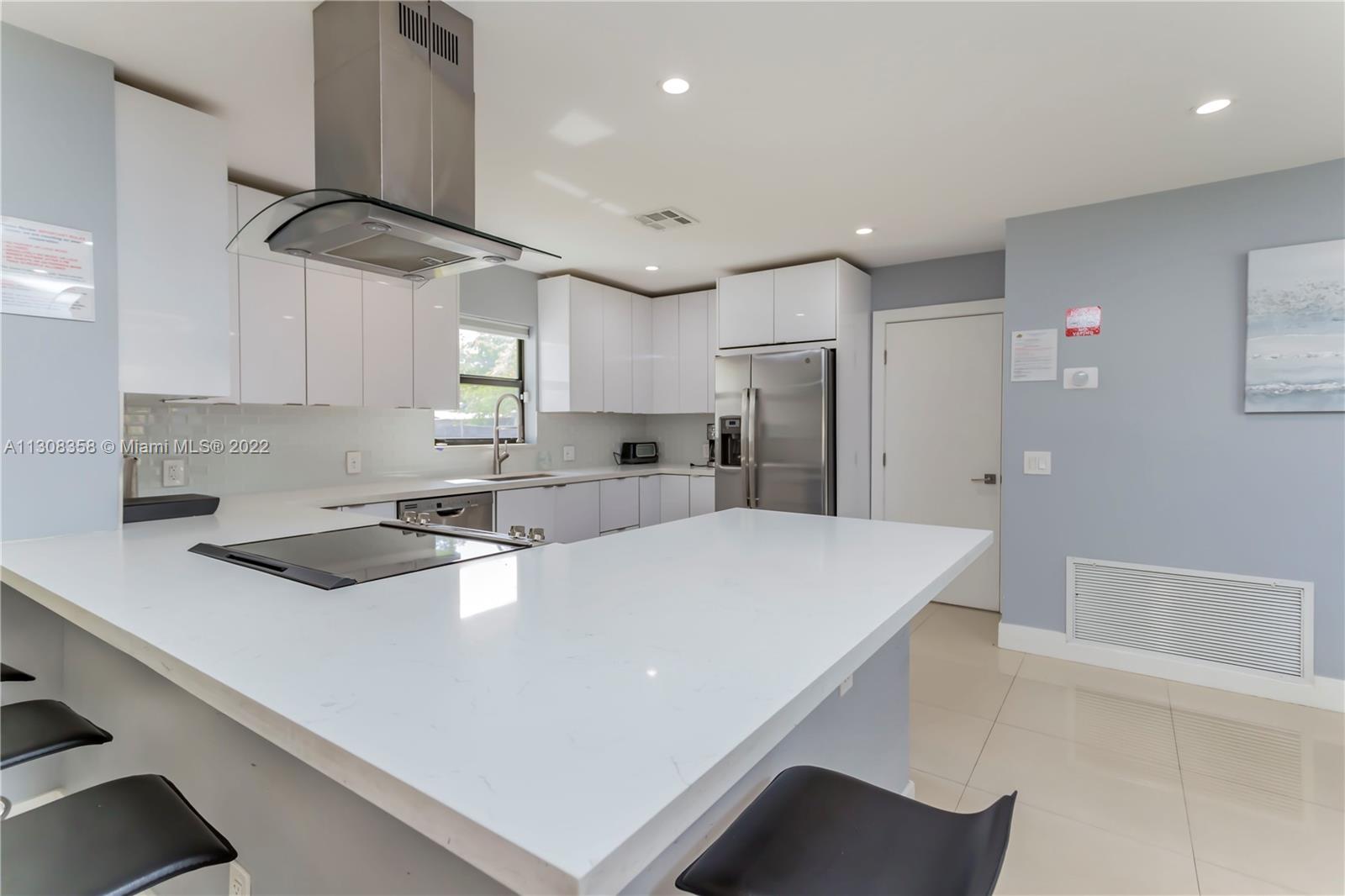 See details / 3099 sq. ft. $ 2022-12-12 0 Photo
