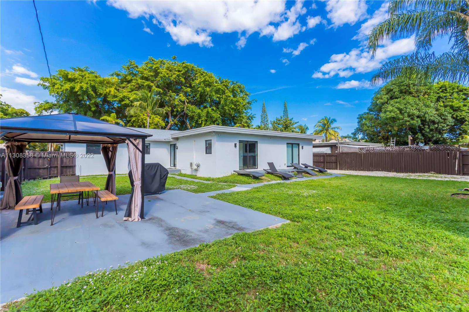 See details / 3099 sq. ft. $ 2022-12-12 0 Photo