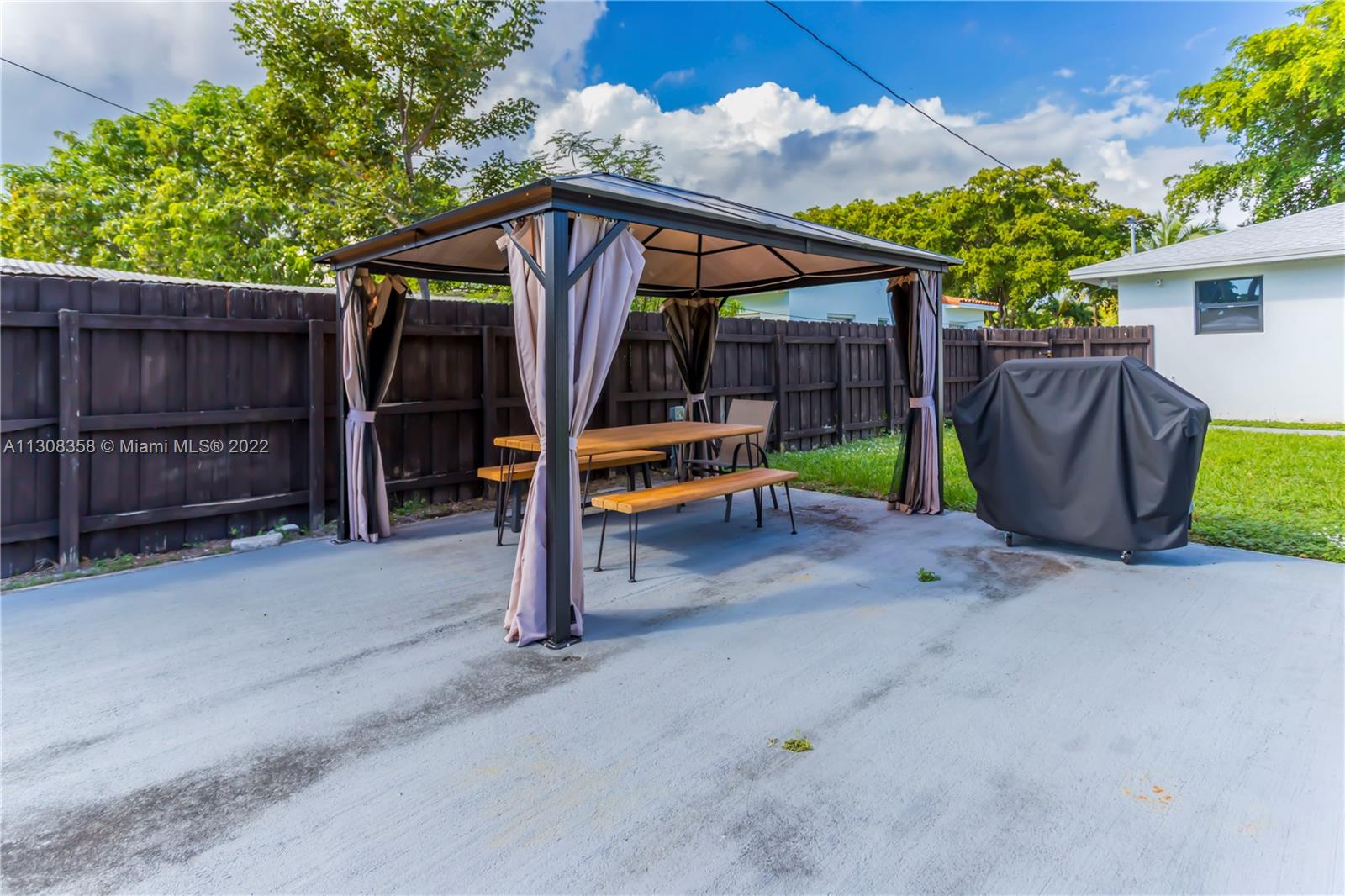 See details / 3099 sq. ft. $ 2022-12-12 0 Photo