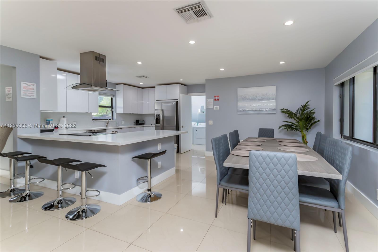 See details / 3099 sq. ft. $ 2022-12-12 0 Photo