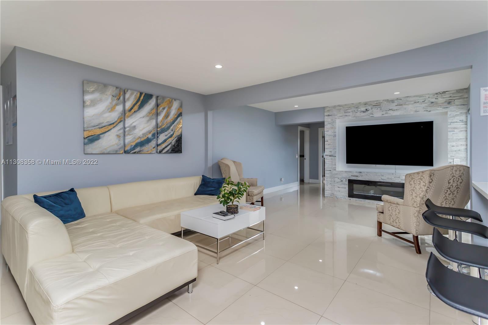 See details / 3099 sq. ft. $ 2022-12-12 0 Photo