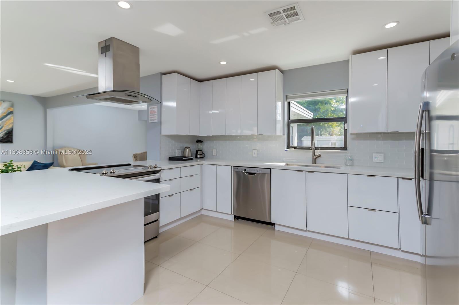 See details / 3099 sq. ft. $ 2022-12-12 0 Photo