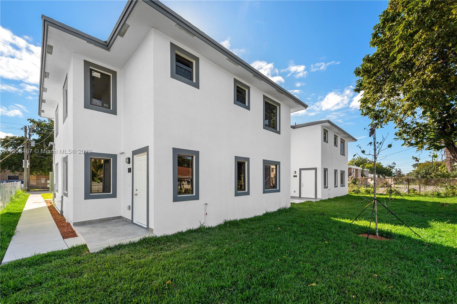 See details / 2300 sq. ft. $ 2022-11-28 0 Photo