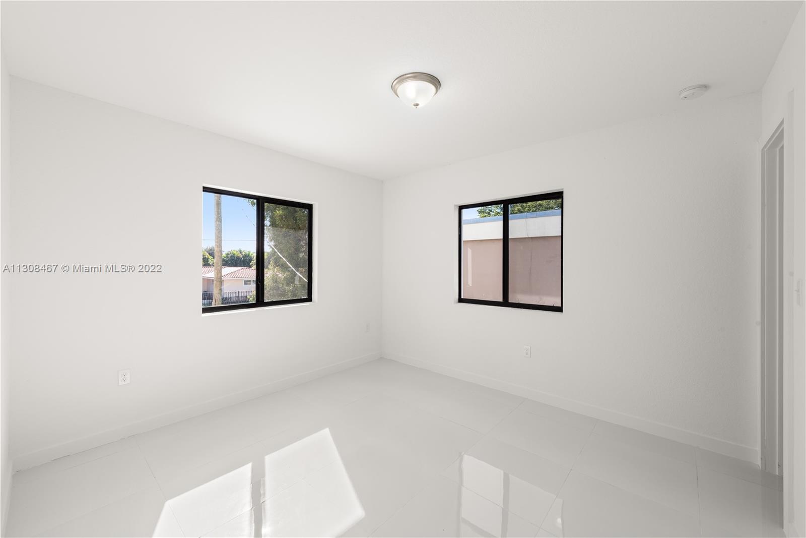 See details / 2300 sq. ft. $ 2022-11-28 0 Photo