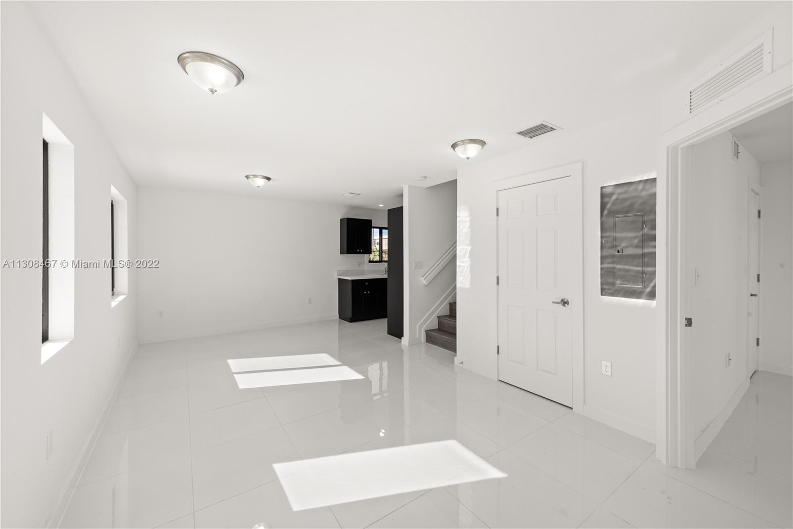 See details / 2300 sq. ft. $ 2022-11-28 0 Photo