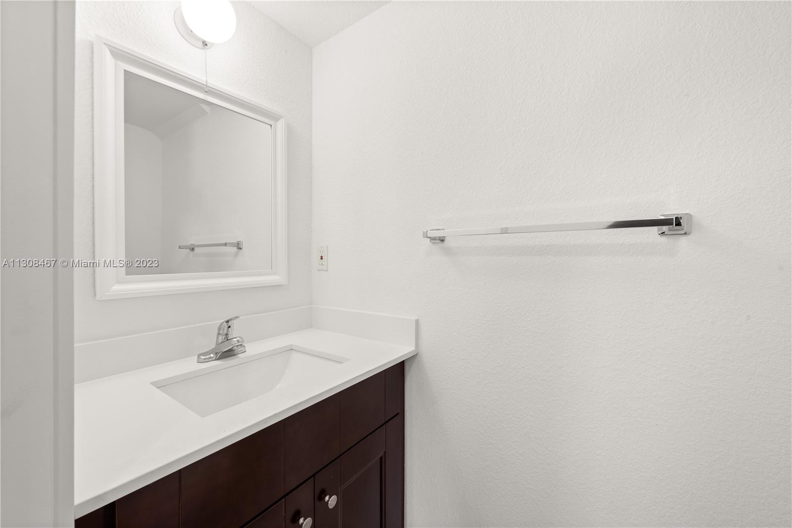 See details / 2300 sq. ft. $ 2022-11-28 0 Photo