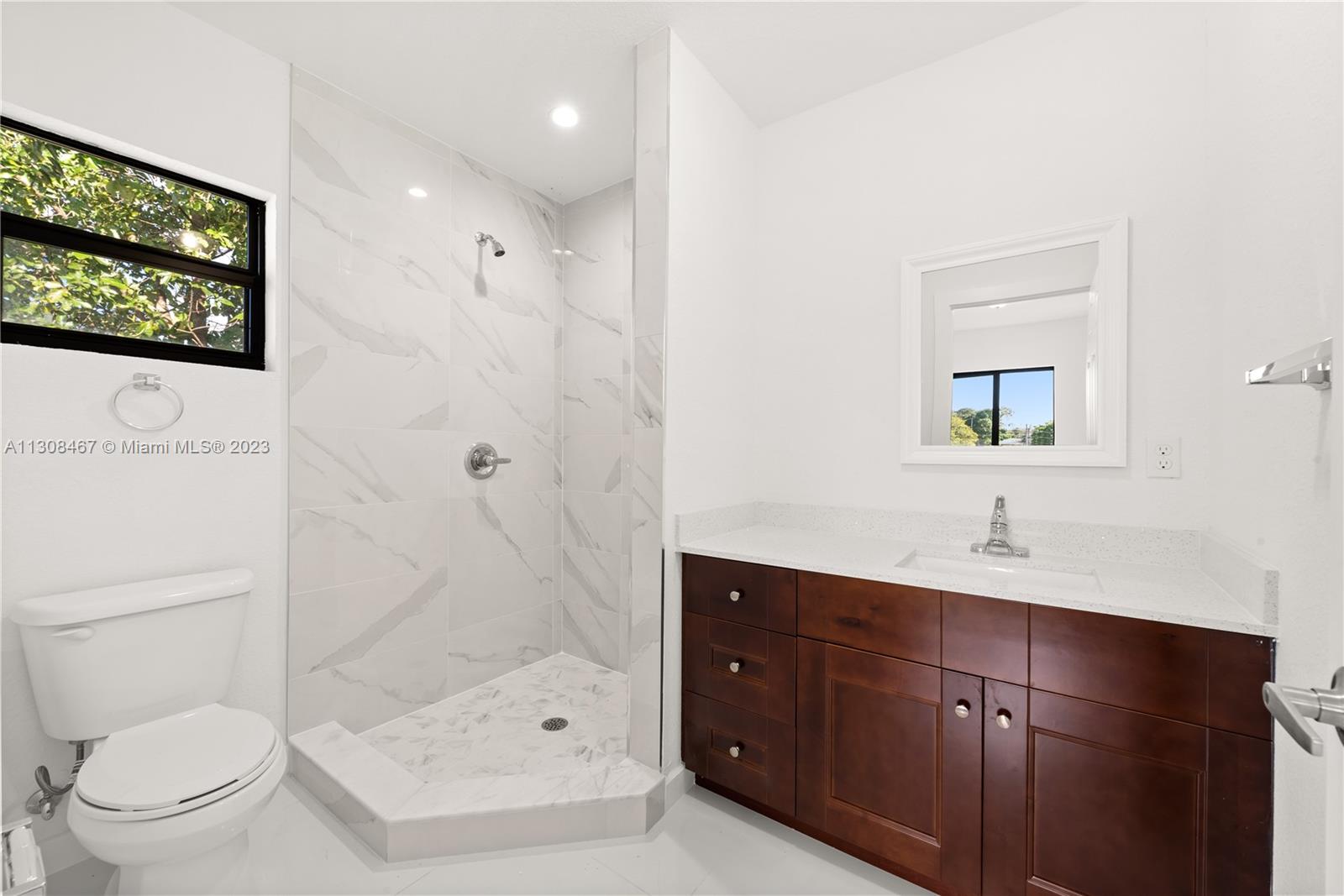 See details / 2300 sq. ft. $ 2022-11-28 0 Photo