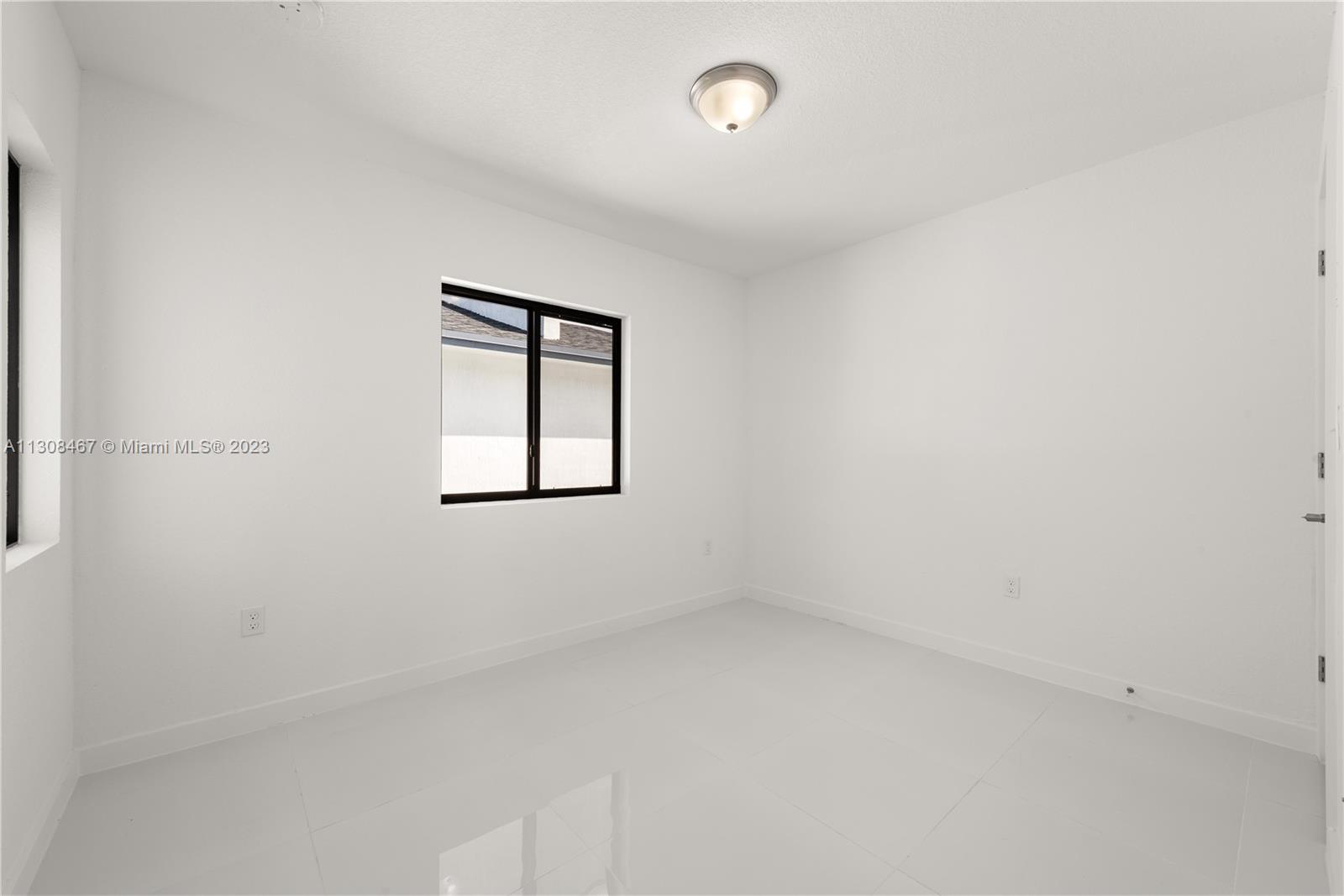 See details / 2300 sq. ft. $ 2022-11-28 0 Photo