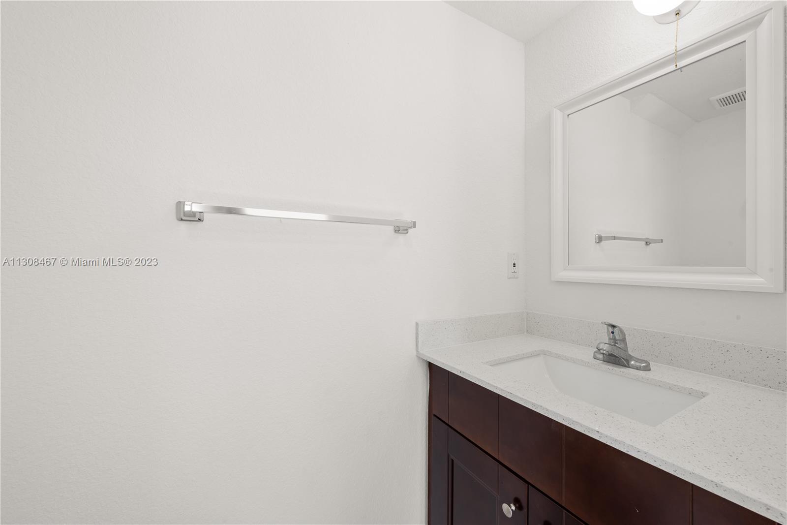See details / 2300 sq. ft. $ 2022-11-28 0 Photo