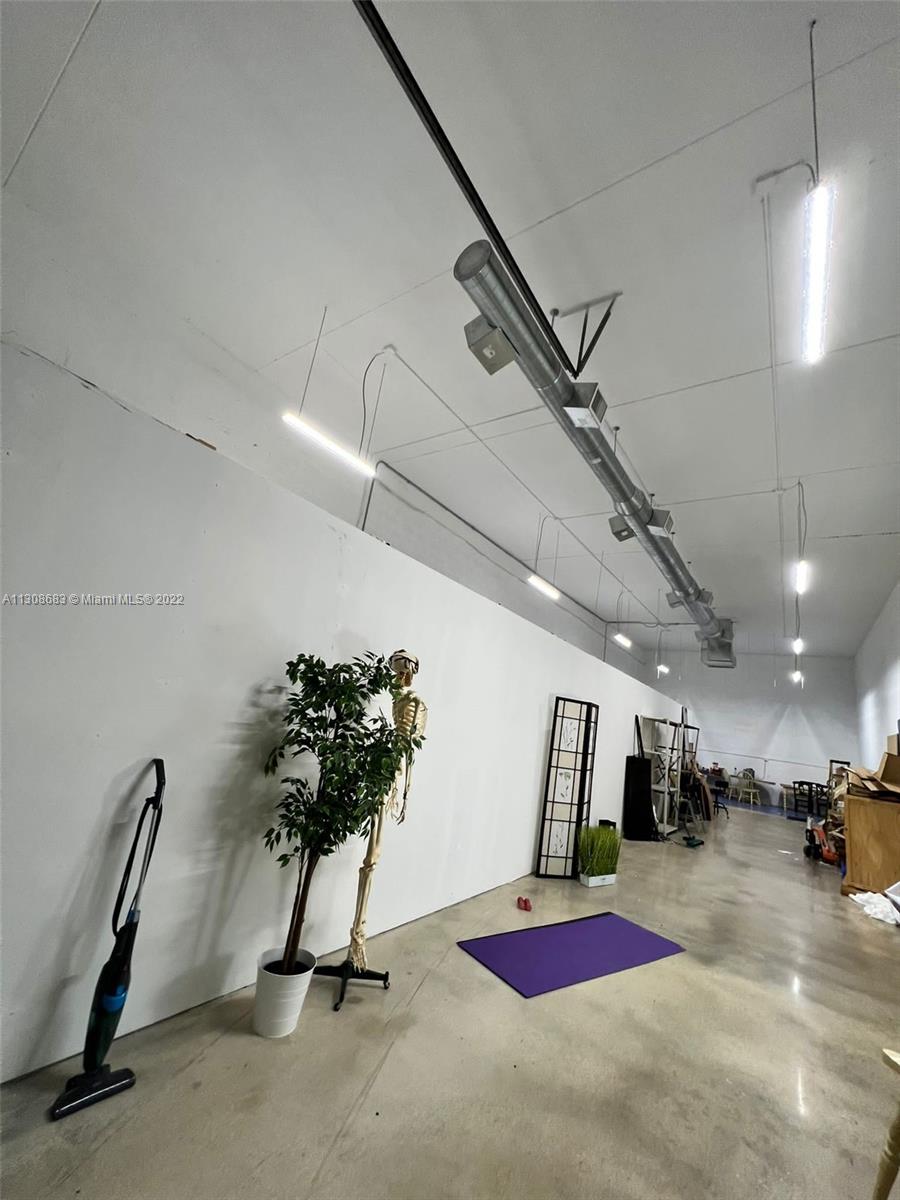 See details 7939 / sq. ft. $ 2022-11-29 0 Photo