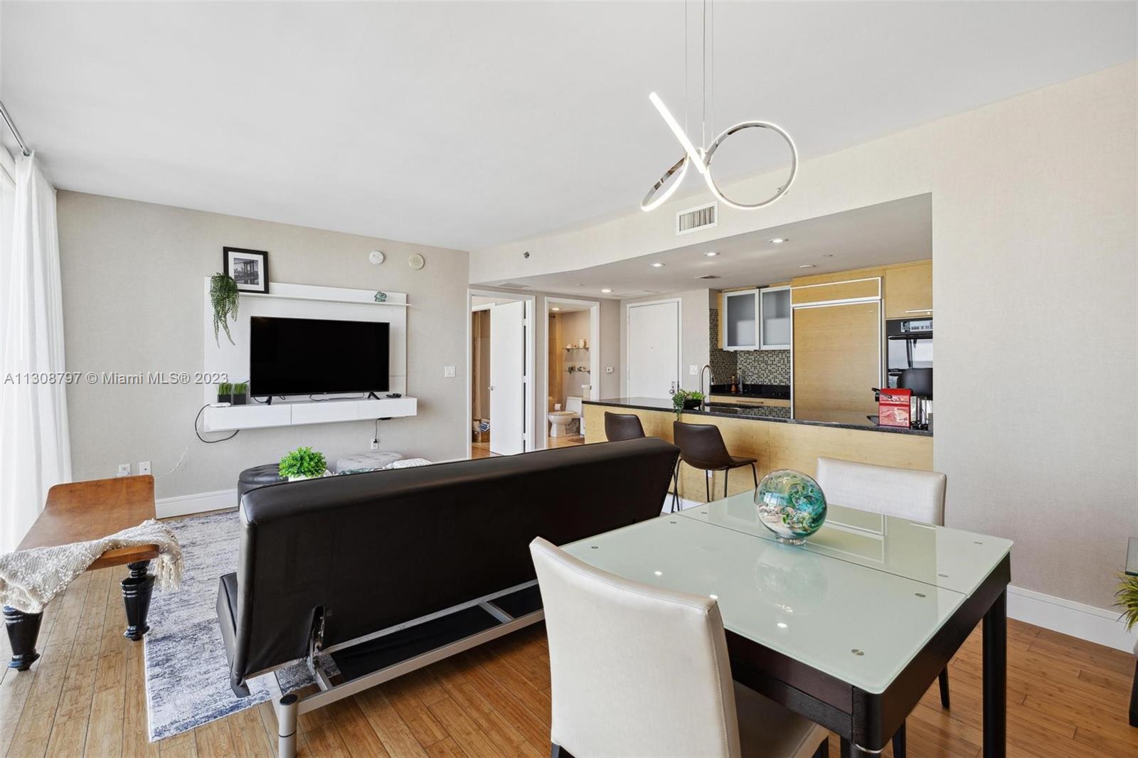 See details 2307 1 / 1 871 sq. ft. $ 2022-11-29 0 Photo