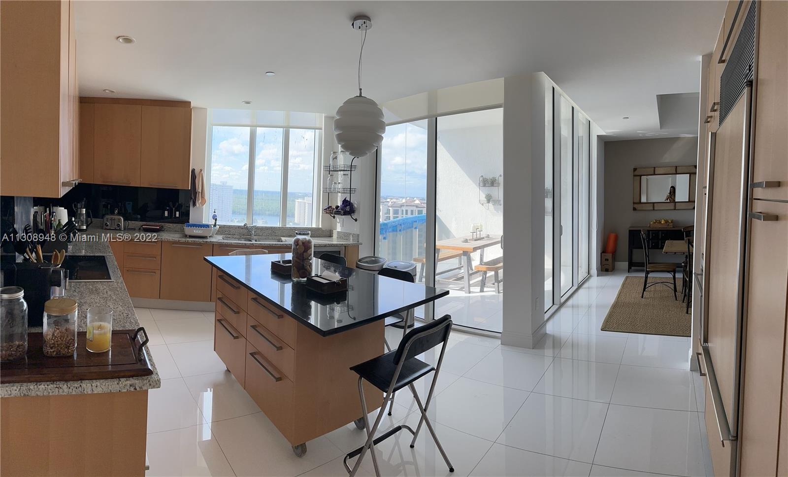 Ver detalles 1804 3 / 4 2558 sq. ft. $ 2022-12-27 0 foto