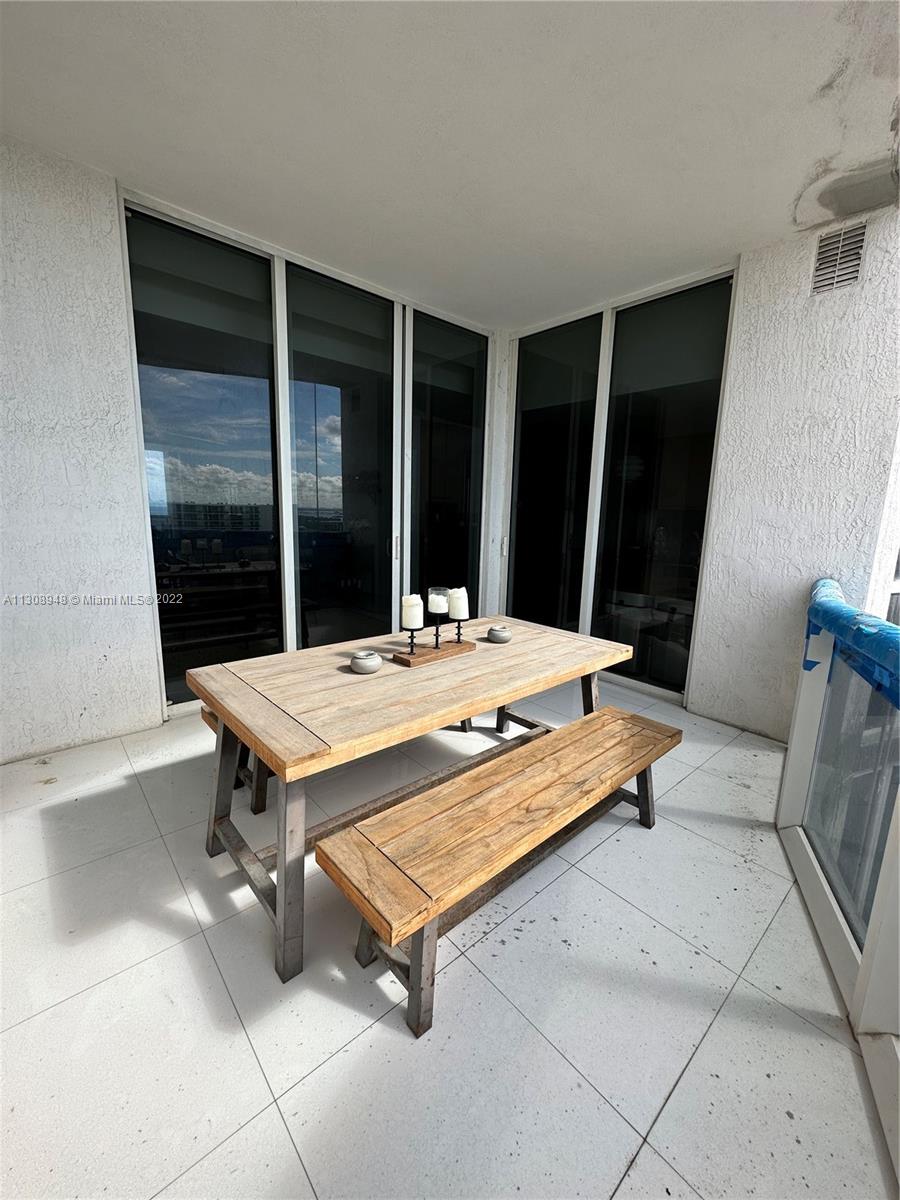 Ver detalles 1804 3 / 4 2558 sq. ft. $ 2022-12-27 0 foto