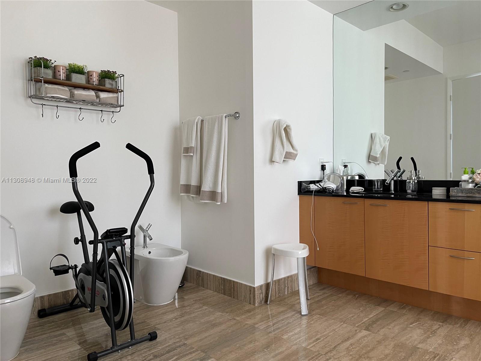 Ver detalles 1804 3 / 4 2558 sq. ft. $ 2022-12-27 0 foto